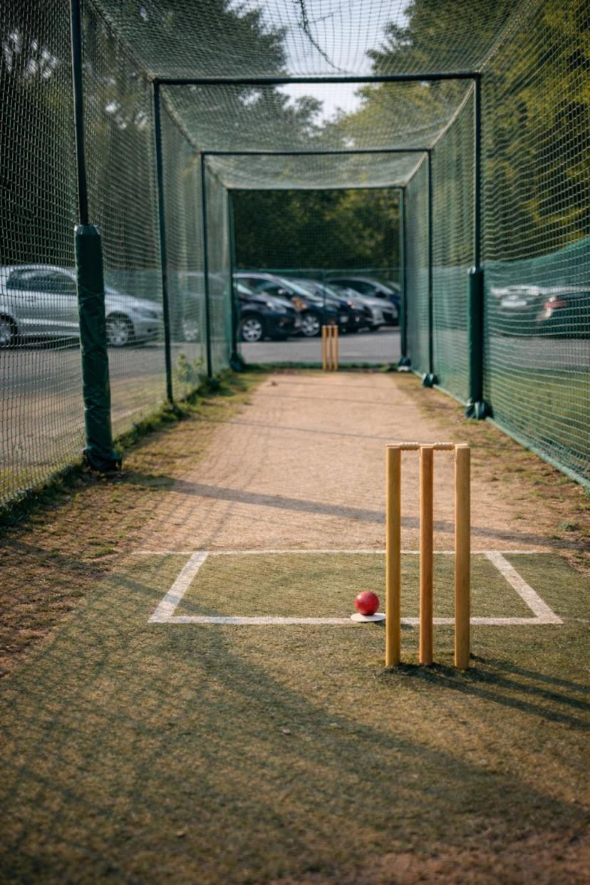Racket Room, Kadavanthra, Kochi