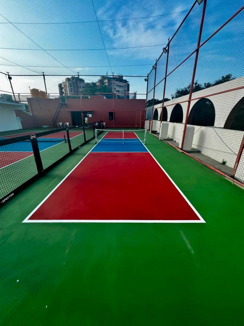 Huddle Up - Skinny Single, Mahalingapuram, Chennai